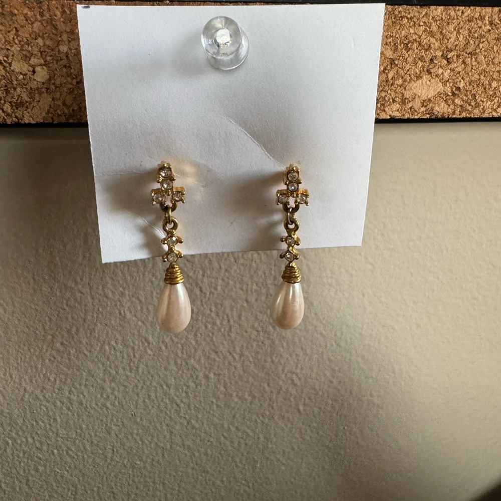 Elegant Gold and Cream Pearl Drop Earrings